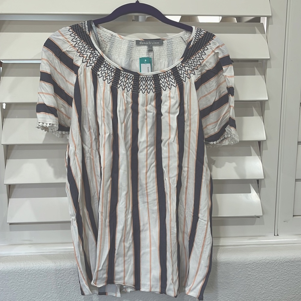NWT Women’s Daniel Rainn Top- Large